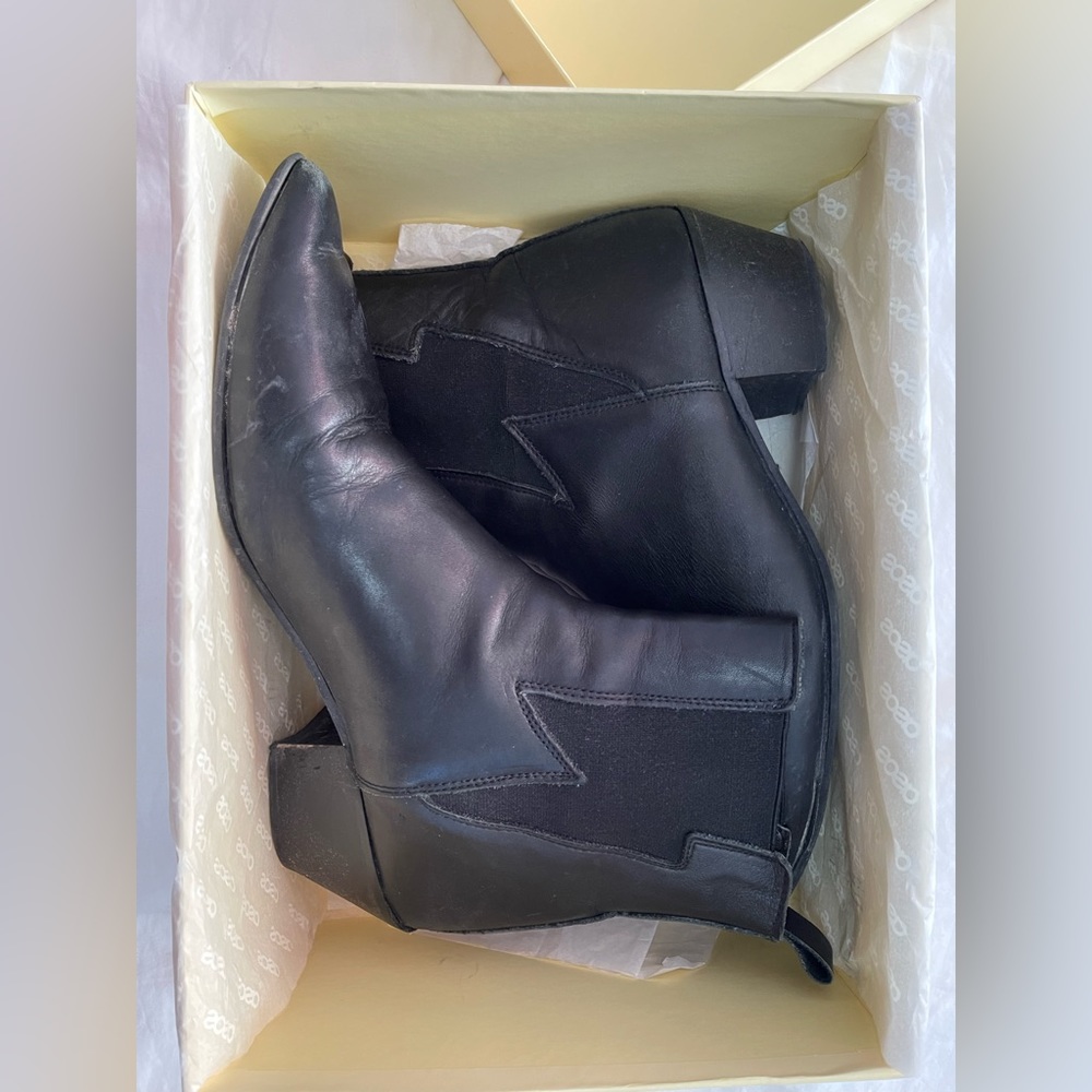 Asos Lightning Boot Size 8
